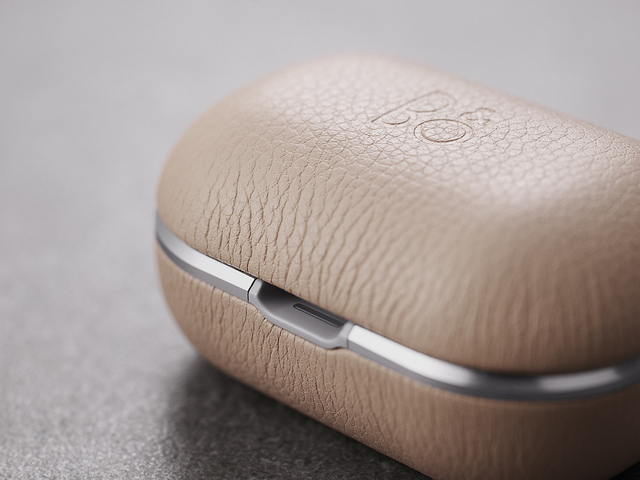 BeoPlay E8 2.0