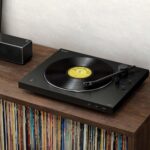 Sony présente deux nouvelles platines vinyles Bluetooth au design minimaliste